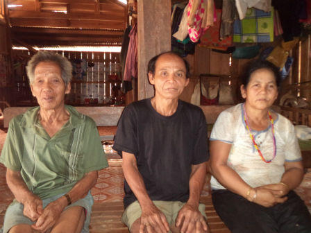 "Báo hiếu" bằng cách quật mộ cha