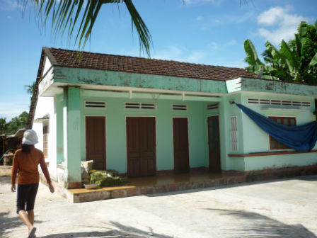 Phó bí thư xã tẽn tò vì đám cưới rởm với "mẹ mìn" chuyên buôn gái