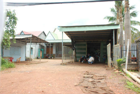 Rắc rối định tội tài xế lái xe hơi tông chết kẻ cướp 