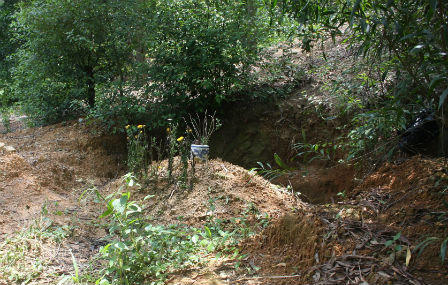 “Núi thiêng” Phật Tích náo loạn vì ngôi mộ chôn trộm