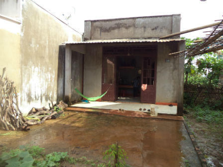 Người đàn bà đau đớn kể lại thảm án chồng giết con