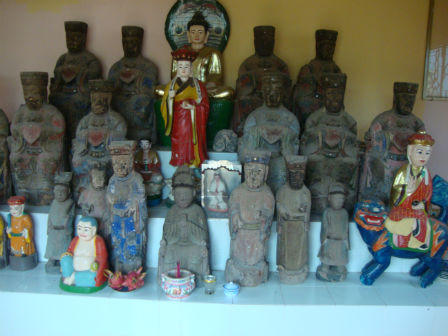 Chuyện kỳ lạ về ngôi chùa của những pho tượng đất không chìm dưới nước