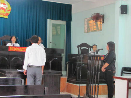 Cô giáo bị bội tình trở thành kẻ cướp “đòi bồi thường tổn thương tình yêu”?