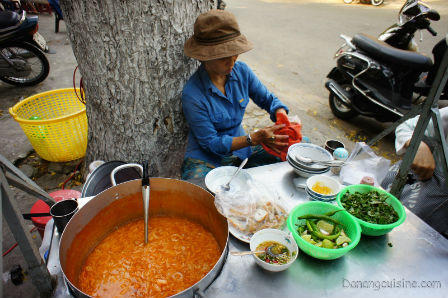 “Luật ngầm” trong dòng họ bán bánh canh thành tỉ phú