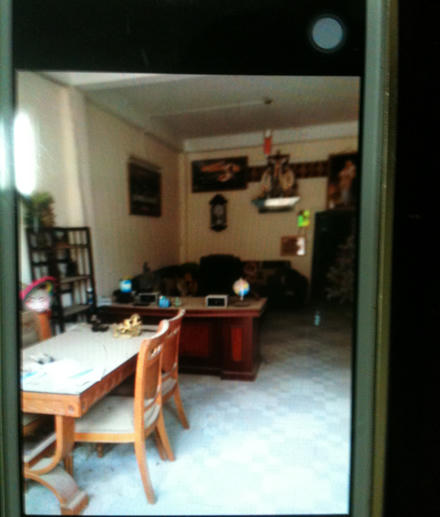 Sự thật về “bóng ma” xõa tóc trong ngôi biệt thự hoang 