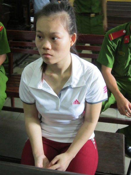 Cô gái lơ ngơ phạm tội hiếp dâm vì xúi hai đứa trẻ “làm tình” 