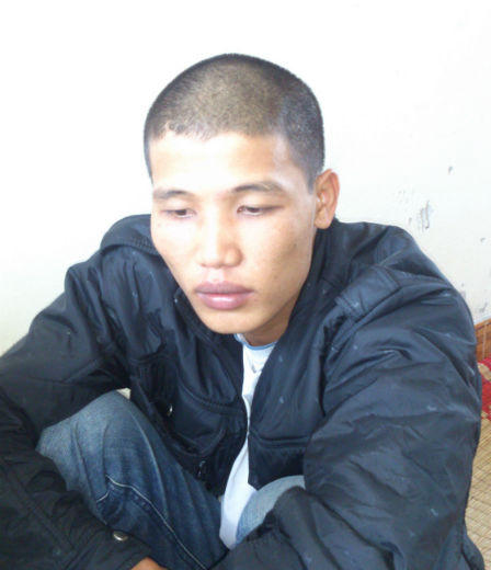 Vợ không mảnh vải che thân, chồng vẫn cố đuổi theo truy sát 