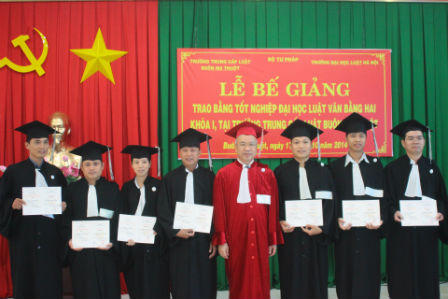 Thứ trưởng Phan Chí Hiếu dự lễ khai giảng của Trường Trung cấp Luật Buôn Ma Thuột