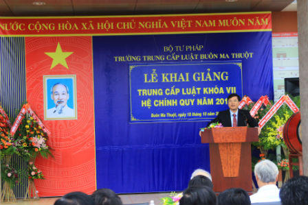 Thứ trưởng Phan Chí Hiếu dự lễ khai giảng của Trường Trung cấp Luật Buôn Ma Thuột