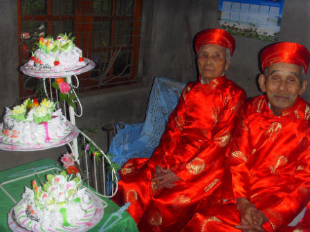 Bí kíp “giữ sức” của cặp vợ chồng cao tuổi nhất Việt Nam  