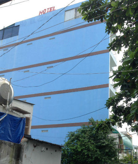 Tú bà "cứu nét" bắt bé gái quan hệ tình dục tập thể để  trả nợ