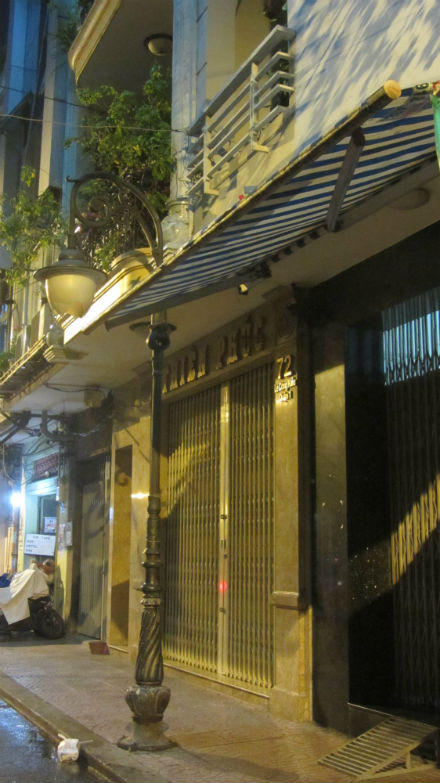 Vạch mặt “thần y” chuyên xúi người bệnh… đập bát nhang, vứt tượng Phật