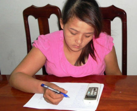  Hàng loạt cụ già bị “nữ quái” chuốc thuốc mê cướp tiền 