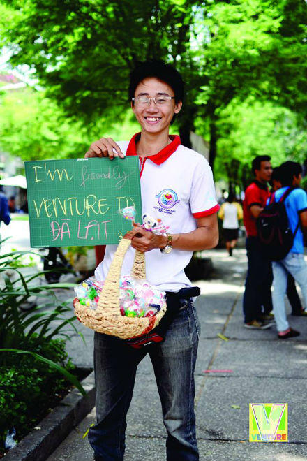 Sinh viên bán kẹo que doanh thu 400 triệu/tháng 