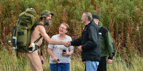 30 lần bị tống giam vẫn đâm đơn kiện đòi quyền… khỏa thân