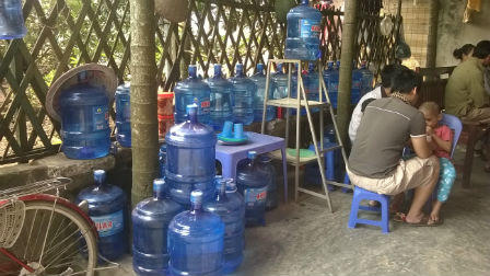 Vạch mặt  “thần y” trị bá bệnh bằng… nước lã 