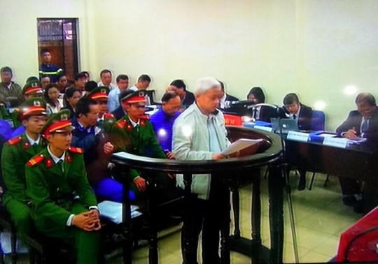 Nguyễn Đức Kiên (bầu Kiên) được nói tóm tắt bản kháng cáo viết tay dài 26 trang của mình. Ảnh chụp qua màn hình