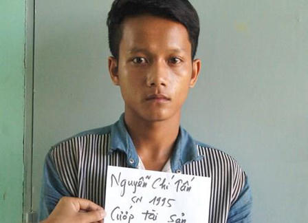 Tình già khoe bồ trẻ trên facebook, bị công an tóm