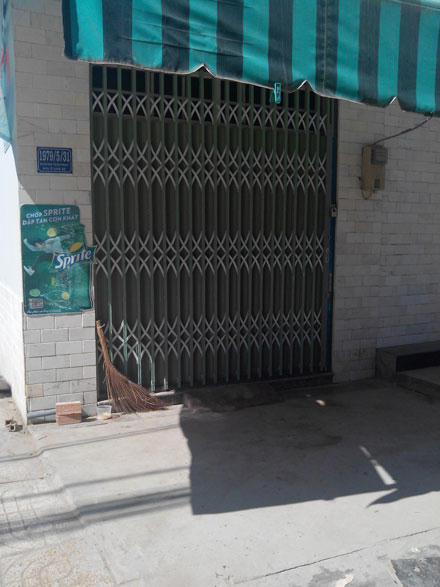 Nữ sát thủ bịt mặt táo tợn đâm người đang nhậu giữa phố