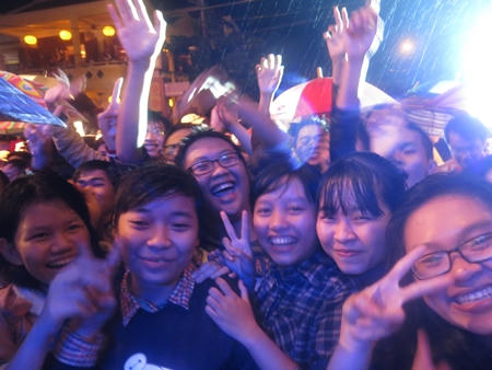 Khoảnh khắc đáng nhớ trong đêm giao thừa ở Hội An &nbsp;của các bạn trẻ