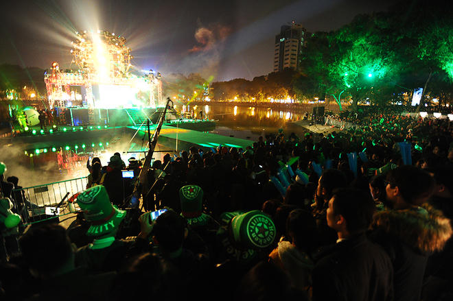 Người Việt rộn ràng chào năm mới 2015