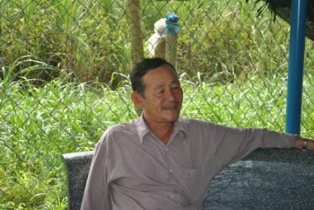 Xếp hàng xem răng voi ma mút hóa thạch