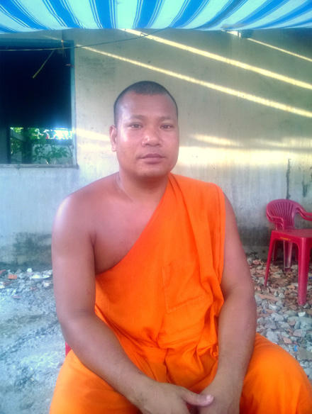 Báu vật trong ngôi chùa được ốp bằng chén, đĩa