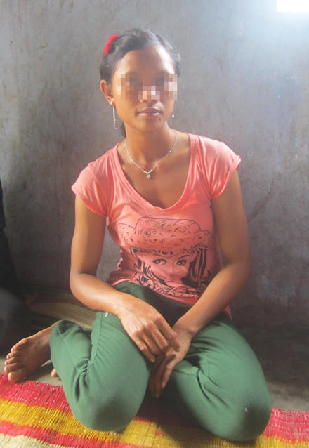 Thiếu phụ bị cưỡng hiếp còng lưng gánh vạ làng