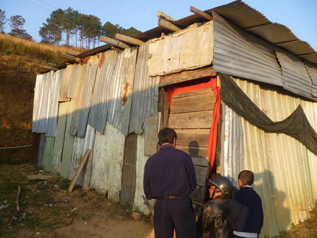 Ngồi bên xác vợ cả đêm chờ trời sáng để tự thú