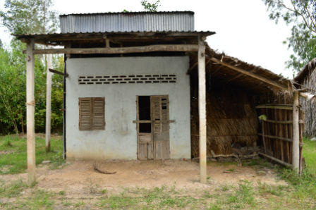 Giành đất không được, quý tử  đập bát nhang cha mẹ