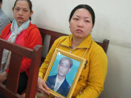 "Bán tình", sát thủ đồng tính lĩnh 18 năm tù