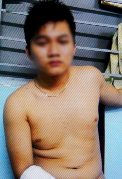 Sát nhân vụ giết nghệ sỹ đồng tính tắm rửa trên nóc nhà sau khi gây án