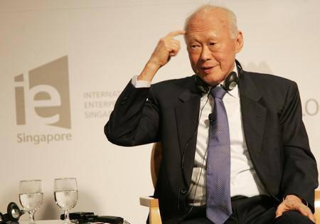 Ông Lý thường được mời tham dự và phát biểu tại các diễn đàn, hội thảo quốc tế về phát triển