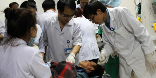 Trắng đêm cứu nạn công nhân vụ sập giàn giáo ở Vũng Áng