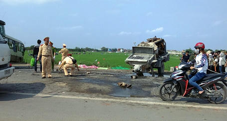 Tai nạn xe khách trên QL 32, 5 người đã tử vong