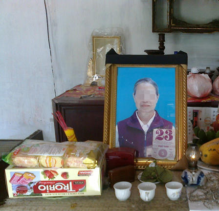 Nghi chồng tằng tịu với con dâu, cụ bà đốt bạn đời rồi tự sát