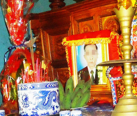 Nghịch tử nổi điên, phân xác cha quẳng vào chuồng lợn 