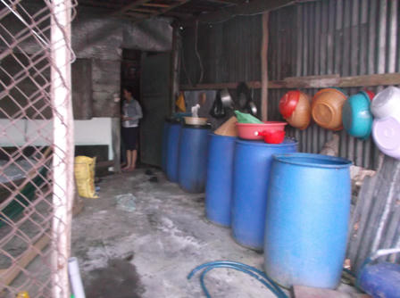 Nghịch tử giết mẹ giấu xác vào lu nước