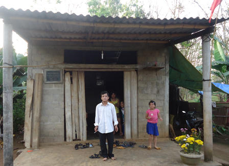 Người đàn ông nghèo rớt, chê vàng rơi