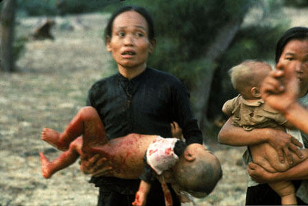 Mẹ chôn sống con để cả làng thoát chết