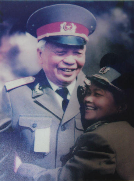 Chuyện tình của “bông huệ thép”