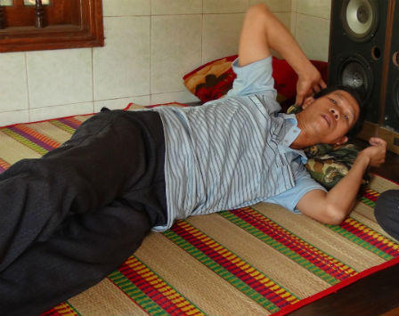 Hi hữu: Vợ đánh chồng đến dập não rồi bỏ mặc 2 ngày mê man