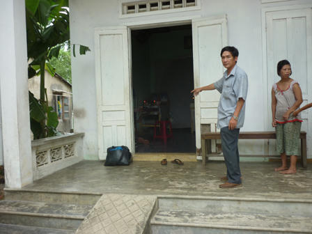 6 năm ám ảnh của người cha có 4 con bị mẹ ép cùng tự tử