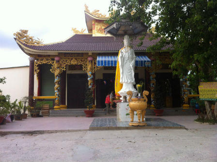 Sư cô trụ trì từng đánh nhau với Năm Cam ngộ duyên nhà Phật