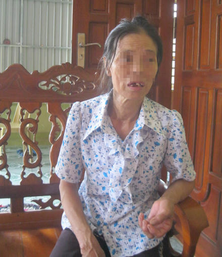 Thầy giáo dâm ô bé gái lớp 2,mang 1 két bia đến mong phục hồi danh dự?