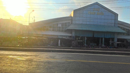 Mất hột xoàn trăm triệu sau khi bị đổ cả bô phân lên đầu?