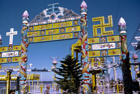 Giáo chủ Đạo "nam nữ trần truồng” và xác chết chôn đứng kỳ quái