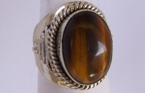 Chiếc nhẫn “ma ám” mang lời nguyền khủng khiếp