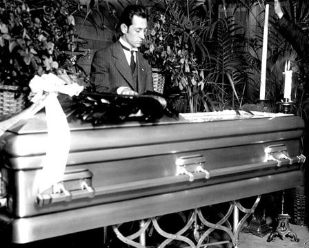 Chiếc nhẫn “ma ám” mang lời nguyền khủng khiếp