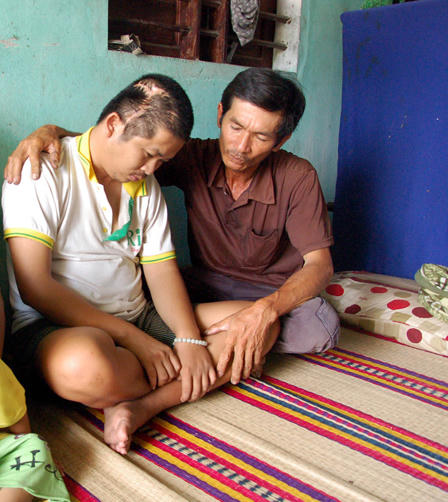 Vô lương: Ăn tiền từ thiện của người mù mắt, dập não